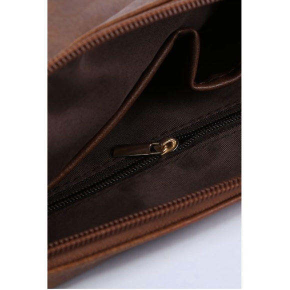 NEW βοΈ Only one left! Oversized Clutch in Brown color- very Versatile bag - Picture 4 of 4